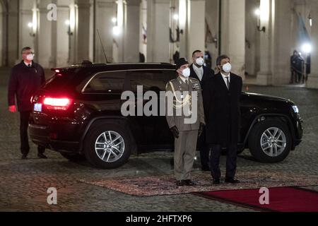 Foto Roberto Monaldo / LaPresse 02-02-2021 Roma Politica Quirinale - il Presidente della Camera Roberto Fico riferisce al Presidente della Repubblica Sergio Mattarella l'esito del mandato espolativo nella foto Roberto Fico al suo arivo al Quirinale 02-02-2021 Roma Quirinale palazzo - il Presidente di Camera Roberto Fico riferisce al Presidente di il risultato del mandato espolativo La Repubblica Sergio Mattarella nella foto Roberto Fico Foto Stock