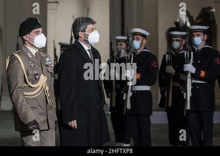 Foto Roberto Monaldo / LaPresse 02-02-2021 Roma Politica Quirinale - il Presidente della Camera Roberto Fico riferisce al Presidente della Repubblica Sergio Mattarella l'esito del mandato espolativo nella foto Roberto Fico al suo arivo al Quirinale 02-02-2021 Roma Quirinale palazzo - il Presidente di Camera Roberto Fico riferisce al Presidente di il risultato del mandato espolativo La Repubblica Sergio Mattarella nella foto Roberto Fico Foto Stock