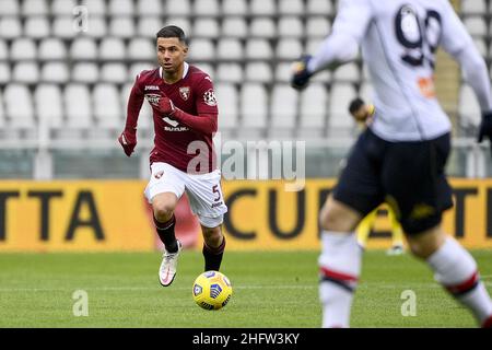 Marco Alpozzi/LaPresse 12 febbraio 2021 Torino, Italia sport calcio ESCLUSIVO TORINO FC Torino vs Genova - Campionato Italiano Calcio League A TIM 2020/2021 - Stadio Olimpico Grande Torino. Nella foto: Armando Izzo (Torino FC); Foto Stock