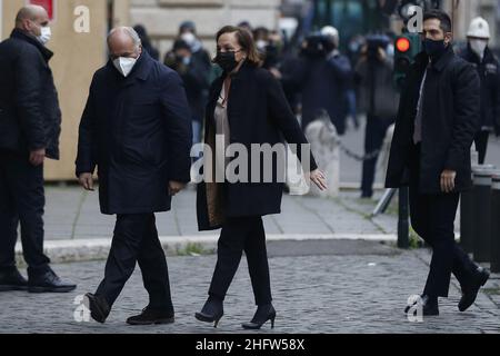 Cecilia Fabiano/LaPresse Febbraio 17 , 2021 Roma (Italia) Notizie : Governo Draghi , la fiducia del Senato nel Pic : Luciana Lamorgese Foto Stock