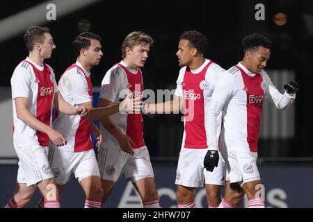 DUIVENDRECHT, PAESI BASSI - GENNAIO 17: Christian Rasmussen di Ajax U23 festeggia il suo obiettivo durante la partita olandese Keukenkampioendivisie tra Jong Ajax e FC Den Bosch a De Toekomst il 17 gennaio 2022 a Duivendrecht, Paesi Bassi (Foto di Patrick Goosen/Orange Pictures) Foto Stock