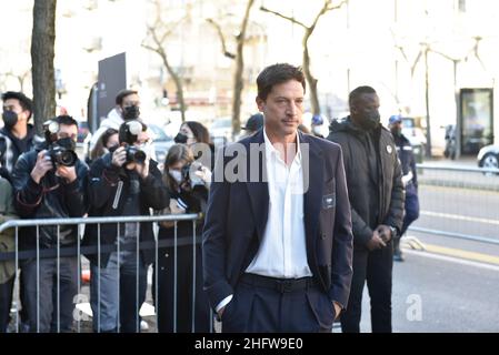 Milano, Lombardia, Italia. 15th Jan 2022. L'attore americano SIMON REX è visto al di fuori della sfilata di moda Fendi durante la settimana della moda maschile di Milano - Autunno/Inverno 2022/2023 (Credit Image: © Ervin Shulku/ZUMA Press Wire) Foto Stock