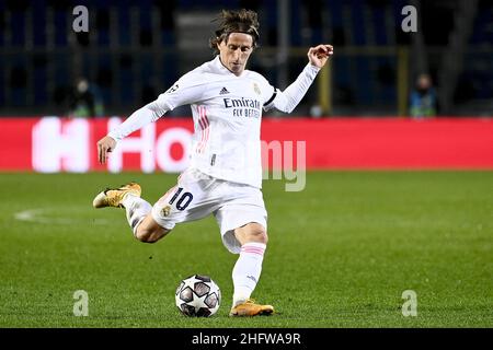 LaPresse - Marco Alpozzi 24 febbraio 2021 Bergamo, Italia sport soccer Atalanta vs Real Madrid - UEFA Champions 2020 2021- Round of 16 - LEG 1 of 2 nella foto: Luka Modric (Real Madrid); Foto Stock