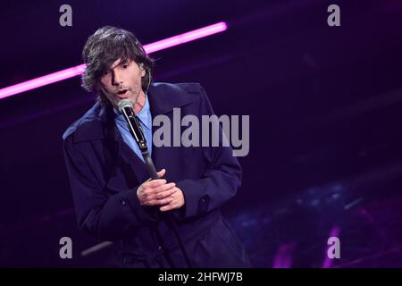 Matteo Rasero/LaPresse 05 marzo 2021 Sanremo, Italia intrattenimento Sanremo festival musicale 2021, quarta sera. Nella foto: Bugo Foto Stock