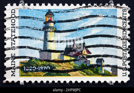 STATI UNITI D'AMERICA - CIRCA 1970: Un francobollo stampato negli Stati Uniti mostra Lighthouse at Two Lights, Maine, Pittura di Edward Hopper, circa 1970 Foto Stock