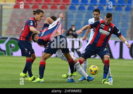 Foto Francesco Mazzitello/LaPresse07 marzo 2021 Crotone, Italia sport calco Crotone vs Torino- Campionato di calco Serie A TIM 2020/2021 - Stadio Ezio ScidaNella foto: Lisandro MagallanPhoto francesco mazzitello/LaPresse 07 marzo 2021 Crotone, Italia sport soccer Crotone vs Torino - Campionato Italiano Calcio League A TIM 2020/2021 - Ezio Scida StadiumIn la foto: Lisandro Magallan Foto Stock