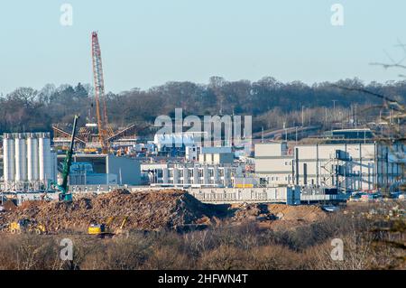 West Hyde, Hertfordshire, Regno Unito. 17th Gennaio 2022. Il HS2 South Portal Compound dove inizia l'ingresso ai tunnel Chiltern. Le macchine per la perforazione del tunnel (TBM) di nome Florence e Cecilia stanno continuando a scavare due tunnel di dieci miglia sotto i Chilterns. Il collegamento ferroviario ad alta velocità da Londra a Birmingham sta avendo un impatto diabolante sulla campagna poiché il HS2 continua a cadere in antichi boschi e distruggere habitat naturali. Credit: Maureen McLean/Alamy Foto Stock