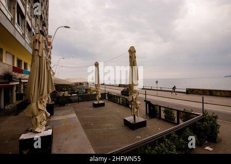 Alessandro Pone - LaPresse Napoli 08 marzo 2021 Cronaca A causa dell'evento dei contagio, la Campania ritorna in zona rossa. Nella zona rossa al centro di Napoli. Lungomare di Napoli. Alessandro Pone LaPresse 08 marzo 2021 News Napoli a causa dell'aumento delle infezioni, la Campania torna nella zona rossa. Nella foto la zona rossa nel centro di Napoli. Foto Stock