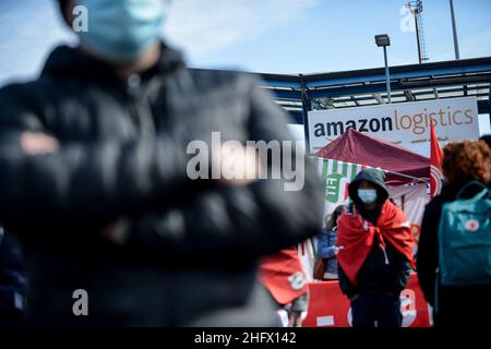 LaPresse - Claudio Furlan 22 marzo 2021 Milano (Italia) Notizie i dipendenti Amazon scioperano presso il magazzino di Via Toffetti Foto Stock