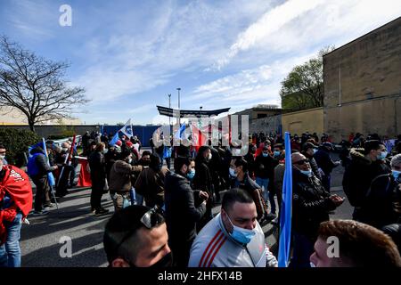 LaPresse - Claudio Furlan 22 marzo 2021 Milano (Italia) Notizie i dipendenti Amazon scioperano presso il magazzino di Via Toffetti Foto Stock