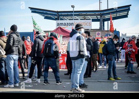 LaPresse - Claudio Furlan 22 marzo 2021 Milano (Italia) Notizie i dipendenti Amazon scioperano presso il magazzino di Via Toffetti Foto Stock