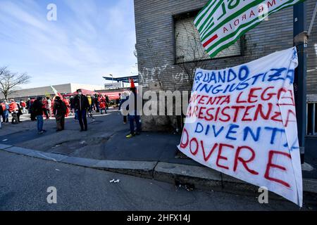 LaPresse - Claudio Furlan 22 marzo 2021 Milano (Italia) Notizie i dipendenti Amazon scioperano presso il magazzino di Via Toffetti Foto Stock