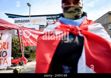 LaPresse - Claudio Furlan 22 marzo 2021 Milano (Italia) Notizie i dipendenti Amazon scioperano presso il magazzino di Via Toffetti Foto Stock