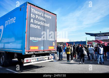 LaPresse - Claudio Furlan 22 marzo 2021 Milano (Italia) Notizie i dipendenti Amazon scioperano presso il magazzino di Via Toffetti Foto Stock