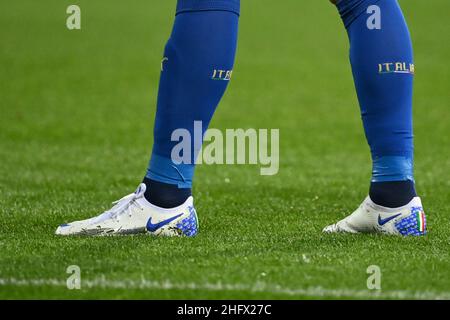 Massimo Paolone/LaPresse 25 marzo 2021 Parma, Italia sport soccer Italia vs Irlanda del Nord - Qualifiche europee FIFA World Cup Qatar 2022 - Stadio Ennio Tardini nella foto: Le scarpe di Leonardo Bonucci (Italia) Foto Stock