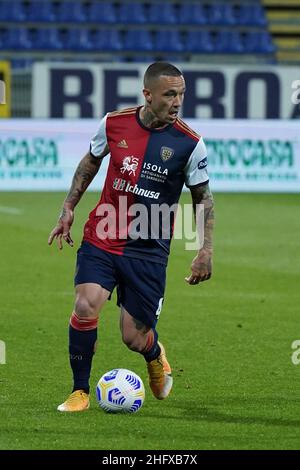 LaPresse/Alessandro Tocco 17 aprile 2021 Cagliari (Italia) Sport Soccer Cagliari Calcio vs Parma Calcio League A TIM 2020/2021 Stadio "Sardegna Arena"&#xa0; nella foto:Radja Nainggolan 4 (Cagliari Calcio) Foto Stock