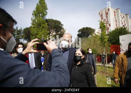 Cecilia Fabiano/ LaPresse Aprile 21 , 2021 Roma (Italia) News : il Presidente Zingaretti partecipa all'inaugurazione del Centro campionatore Valle Aurelia nel Pic : il Centro campionatore Valle Aurelia Foto Stock