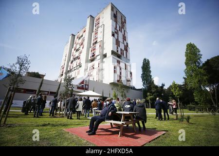 Cecilia Fabiano/ LaPresse Aprile 21 , 2021 Roma (Italia) News : il Presidente Zingaretti partecipa all'inaugurazione del Centro campionatore Valle Aurelia nel Pic : il Centro campionatore Valle Aurelia Foto Stock