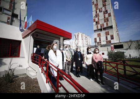 Cecilia Fabiano/ LaPresse Aprile 21 , 2021 Roma (Italia) News : il Presidente Zingaretti partecipa all'inaugurazione del Centro campionatore Valle Aurelia nel Pic : il Centro campionatore Valle Aurelia Foto Stock