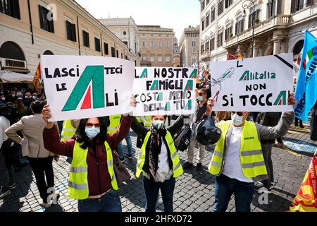 Mauro Scrobogna /LaPresse 21 aprile 2021 Roma, Italia News Alitalia - protesta dimostrativa nella foto: Momenti di manifestazione dei lavoratori Alitalia contro la chiusura della storica compagnia aerea italiana Foto Stock