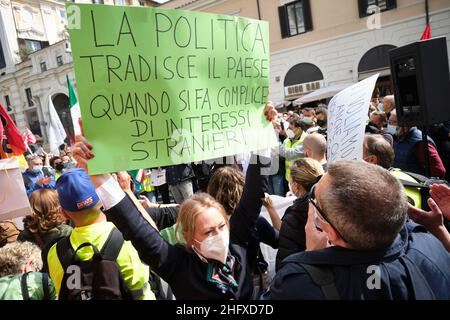 Mauro Scrobogna /LaPresse 21 aprile 2021 Roma, Italia News Alitalia - protesta dimostrativa nella foto: Momenti di manifestazione dei lavoratori Alitalia contro la chiusura della storica compagnia aerea italiana Foto Stock