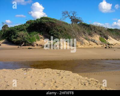 La costa remota della Baia di Sodwana nel nord di KwaZulu Natal in Sudafrica Foto Stock