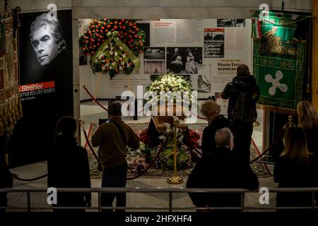 LaPresse - Claudio Furlan 27 Aprile 2021 - Milano (Italia) il salone funerario di Milva al piccolo Teatro Strehler Foto Stock