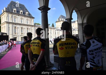 Foto Gian Mattia D'Alberto/LaPresse 06 maggio 2021 Torino (Italia) Sport Ciclismo giro d'Italia 2021 - edizione 104 - la presentazione delle squadre al Castello del Valentino nella foto: TEAM JUMBO - VISMAPhoto Gian Mattia D'Alberto/LaPresse 06 maggio 2021 Torino (Italia) Sport Cycling giro d'Italia 2021 - edizione 104th - Presentazione del Team al Castello Valentino nella foto: TEAM JUMBO - VISMA Foto Stock