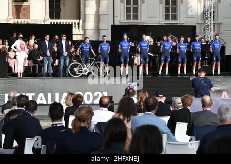 Foto Gian Mattia D'Alberto/LaPresse 06 maggio 2021 Torino (Italia) Sport Ciclismo giro d'Italia 2021 - edizione 104 - la presentazione delle squadre al Castello del Valentino nella foto: DECEUNINCK - QUICK-STEPPhoto Gian Mattia D'Alberto/LaPresse 06 maggio 2021 Torino (Italia) Sport Cycling giro d'Italia 2021 - edizione 104th - Team Presentazione al Castello Valentino nella foto: DECEUNINCK - QUICK-STEP Foto Stock