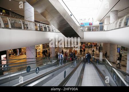 Foto Cecilia Fabiano/ LaPresse 11 Maggio 2021 Roma (Italia) Cronaca Centri commerciali chiusi nel week end nella Foto : il centro commerciale Maximo Photo Cecilia Fabiano/ LaPresse Maggio 11 , 2021 Roma (Italia) News Mall chiuso durante il week end nel Pic : Maximo Mall Foto Stock