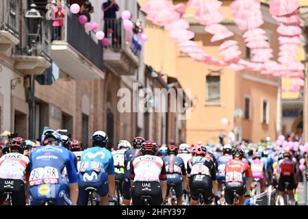 Massimo Paolone/LaPresse 14 maggio 2021 Notaresco, Italy Sport Cycling giro d'Italia 2021 - 104th edizione - Stage 7 - da Notaresco a Termoli nella foto: Inizio tappa Foto Stock