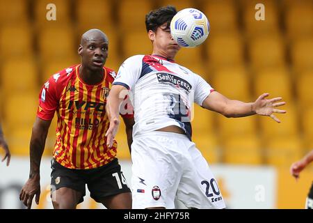 Alessandro Garofalo/LaPresse 16 maggio 2021 Benevento, Italia sport soccer Benevento vs Crotone - Campionato Italiano Calcio League A TIM 2020/2021 - Stadio Vigorito. Nella foto: Luis Rojas Crotone Foto Stock