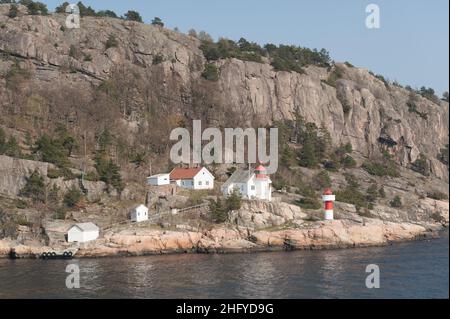 Kristiansand , Norvegia - Aprile 22 2011: Odderøya fyr è un faro automatizzato a Kristiansand. . Foto Stock