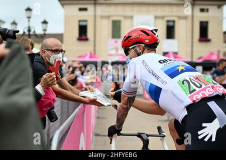 Foto massimo Paolone/LaPresse 22 maggio 2021 Italia Sport Ciclismo giro d'Italia 2021 - edizione 104 - Tappa 14 - da Cittadella a Monte Zoncolan (km 205) nella foto: NIZZOLO Giacomo (ITA) (TEAM QHUBEKA ASSOS) Foto massimo Paolone/LaPresse 22 maggio 2021 Italia Sport Cycling giro d'Italia 2021 - edizione 104th - tappa 14 - da Cittadella a Monte Zoncolan nella foto: NIZZOLO Giacomo (ITA) (TEAM QHUBEKA ASSOS) Foto Stock