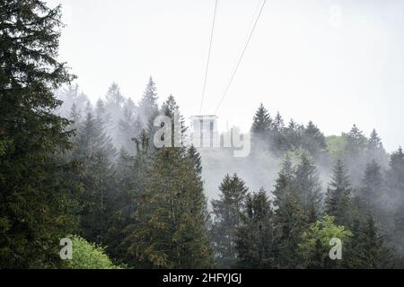 Foto Piero Crociatti / LaPresse24/05/2021 Stresa, ItaliaCronacaPiemonte, incidente funivia Stresa-Mottarone: il giorno postaNella foto: la zona dell&#x2019;incidente della funivia Foto Piero Crociatti / LaPresseMaggio 24, 2021 Stresa, ItalyNewsItaly in shock come 14 persone muoiono in funivia nella zona incidente del lago di Maggioreo Foto Stock