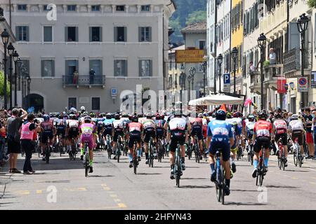 Massimo Paolone/LaPresse 27 maggio 2021 Italia Sport Cycling giro d'Italia 2021 - edizione 104th - Stage 18 - da Rovereto a Stradella nella foto: Ciclisti Foto Stock