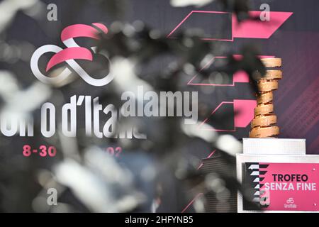 Massimo Paolone/LaPresse 27 maggio 2021 Italia Sport Cycling giro d'Italia 2021 - edizione 104th - Stage 18 - da Rovereto a Stradella nella foto: Il Trofeo Senza fine Foto Stock