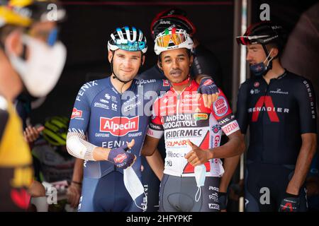 Alessandro Bremec/LaPresse 28 maggio 2021 Italia Sport Cycling giro d'Italia 2021 - edizione 104th - Stage 19 - da Abbiategrasso ad Alpe di Mera nella foto: Inizio Foto Stock