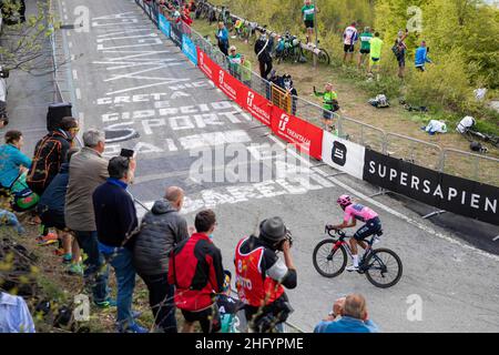 Alessandro Bremec/LaPresse 28 maggio 2021 Italia Sport Cycling giro d'Italia 2021 - edizione 104th - Stage 19 - da Abbiategrasso ad Alpe di Mera nella foto: Arrivo Foto Stock