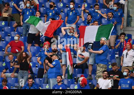 Alfredo Falcone - LaPresse 11/06/2021 Roma (Italia) Sport Soccer Turchia - Italia Campionato europeo di Calcio - Stadio Olimpico di Roma nel pic:tifosi Foto Stock