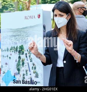 Mauro Scrobogna /LaPresse 14 giugno 2021 Roma, Italia News Presentazione del programma pilota per il rilancio di San Basilio nella foto: Virginia raggi, Sindaco di Roma, durante l'iniziativa al Parco della Balena Foto Stock