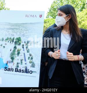 Mauro Scrobogna /LaPresse 14 giugno 2021 Roma, Italia News Presentazione del programma pilota per il rilancio di San Basilio nella foto: Virginia raggi, Sindaco di Roma, durante l'iniziativa al Parco della Balena Foto Stock