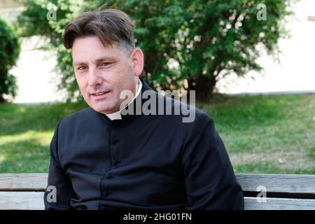 Mauro Scrobogna /LaPresse 14 giugno 2021 Roma, Italia News Presentazione del programma pilota per il rilancio di San Basilio nella foto: Don Antonio Coluccia, durante l'iniziativa al Parco della Balena Foto Stock