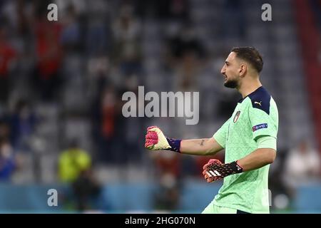 LaPresse - Fabio Ferrari 02 giugno 2021 Monaco di Baviera, Germania calcio Belgio vs Italia - Euro 2020 - Campionato europeo di calcio - quarto alla finale - Allianz Arena nella foto Gianluigi DONNARUMMA (Italia) celebra dopo il gol di Barella 0-1 Foto Stock