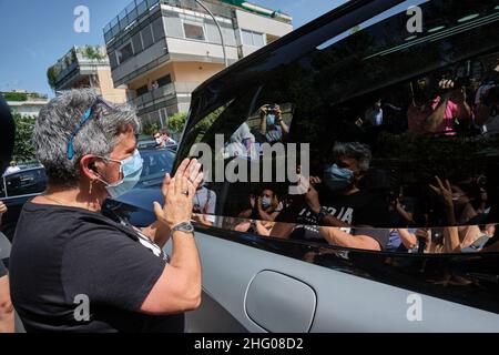 Mauro Scrobogna /LaPresse 07 luglio 2021&#xa0; Roma, Italia News morte Raffaelle Carr&#xe0; - omaggio alla memoria nella foto: La bara vicino alla casa in Via Nemea Foto Stock