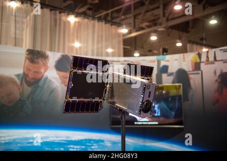 Las Vegas, Stati Uniti. 06th Jan 2022. Sony sta mostrando un satellite per il suo progetto Star Sphere alla fiera tecnologica CES di Las Vegas. L'idea è che persone diverse possono controllare la fotocamera del satellite dalla Terra per scattare foto. Credit: Andrej Sokolow/dpa/Alamy Live News Foto Stock