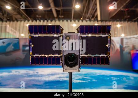 Las Vegas, Stati Uniti. 06th Jan 2022. Sony sta mostrando un satellite per il suo progetto Star Sphere alla fiera tecnologica CES di Las Vegas. L'idea è che persone diverse possono controllare la fotocamera del satellite dalla Terra per scattare foto. Credit: Andrej Sokolow/dpa/Alamy Live News Foto Stock