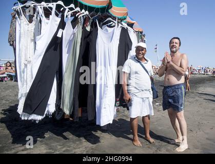 Roberto Monaldo / LaPresse 11-07-2021 Roma (Italia) Matteo Salvini sulla spiaggia di Fregene per la campagna referendaria sulla giustizia nella foto di Matteo Salvini Foto Stock