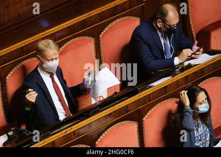 Mauro Scrobogna /LaPresse 22 luglio 2021 Roma, Italia Senato politico - tempo delle interrogazioni nella foto: Nella foto: Il senatore Lucio Malan nelle bancarelle dei Fratelli d’Italia FDI Foto Stock