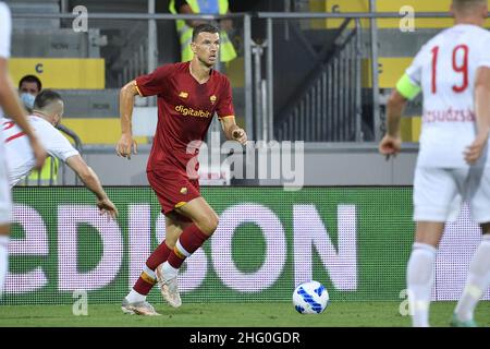 Fabrizio Corradetti / LaPresse 25st luglio 2021 Frosinone, Italia sport soccer AS Roma vs Debrecen - Pre-Season friendly 2021/2022 - Stadio Benito Stirpe nella foto: Edin Dzeko di AS Roma Foto Stock